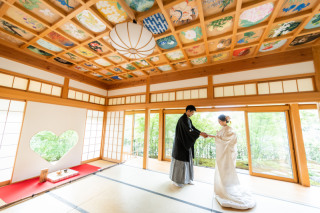 花嫁和婚_〈正寿院〉ハートの窓や風鈴祭りなど、可愛いがあふれるロケーション