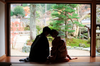 花嫁和婚_〈正寿院〉ハートの窓や風鈴祭りなど、可愛いがあふれるロケーション