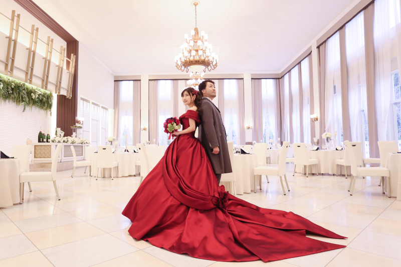 白が基調のパーティー会場