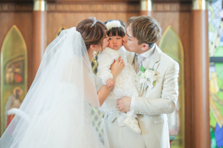 お子様と親御様と一緒に教会での“セレモニーフォト”も　〈白ドレスロケ〉 
