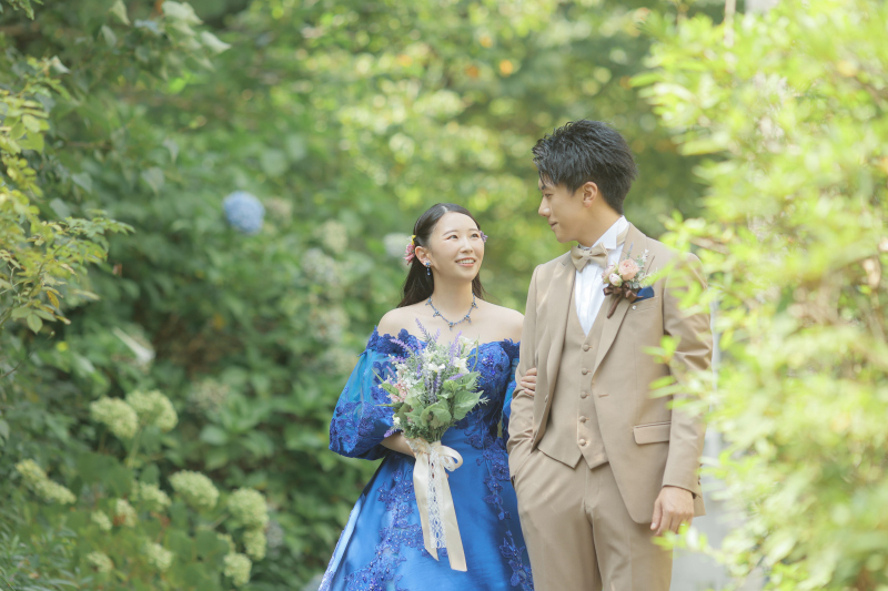 夏の緑が鮮やか！教会で披露宴会場でガーデンで　〈白ドレス＆色ドレスロケ〉 