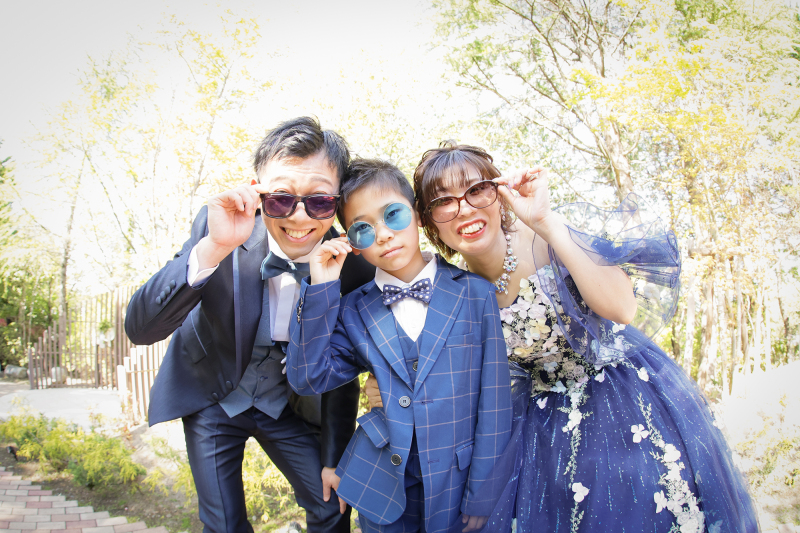 お子様と一緒に・家族と一緒にみんなの思い出に 〈白ドレス&色ドレスロケ〉