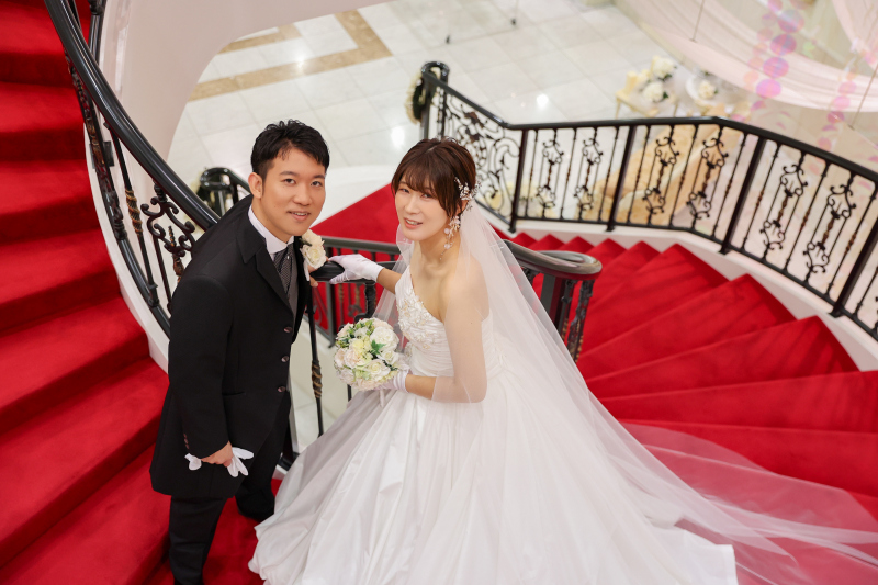 教会＆披露宴会場で家族でロケフォト　〈白ドレスロケ〉