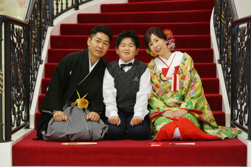 赤絨毯の階段で