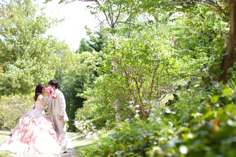 鮮やかな緑の中で