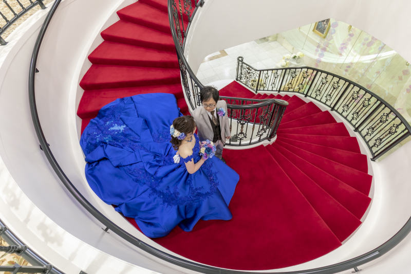 赤絨毯の螺旋階段