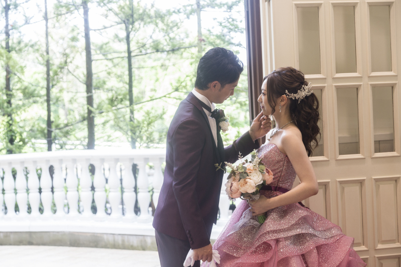 クラシカルな教会と華やかな披露宴会場で　〈白ドレス＆色ドレス結婚式前撮りロケ〉 