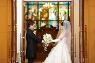 ウェディングドレス×教会王道の組み合わせ　〈白ドレスロケ〉