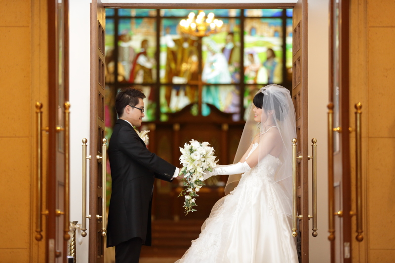 ウェディングドレス×教会王道の組み合わせ　〈白ドレスロケ〉