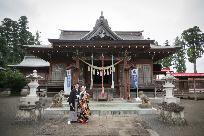 ラストは本殿外観の前で