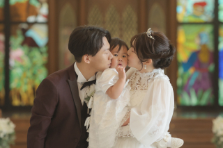 お子様や家族と厳かな本格峡挙式と式後セレモニー　〈挙式〉 