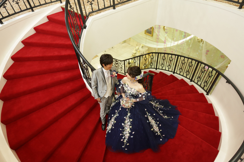 赤絨毯の螺旋階段