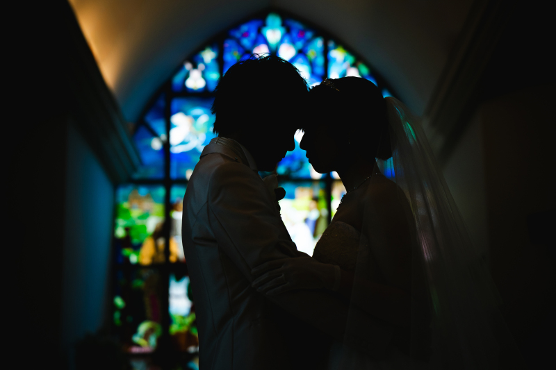 浮かび上がるステンドグラス