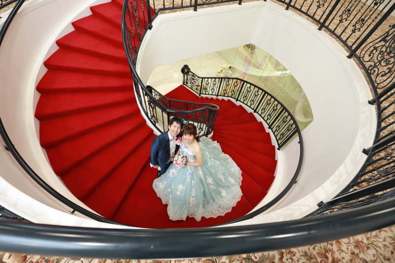 雨模様でしたが館内メインの2着フォト　〈白ドレス＆色ドレス結婚式前撮りロケ〉 