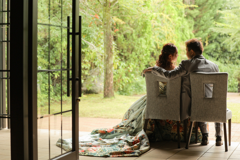 紅葉が始まりだした頃の家族で秋フォト 〈白ドレス&色ドレスロケ〉