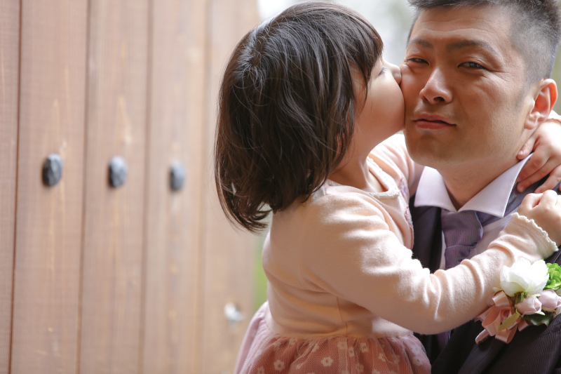 パパにキッス♪