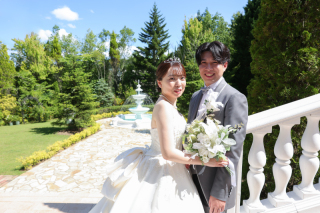 クラシカルな教会での挙式と華やかな披露宴会場でのロケーション撮影　〈挙式＆ロケ〉