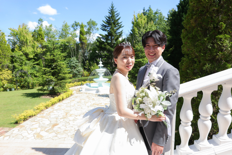 クラシカルな教会での挙式と華やかな披露宴会場でのロケーション撮影　〈挙式＆ロケ〉