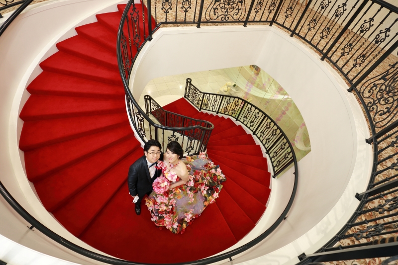 赤絨毯の螺旋階段