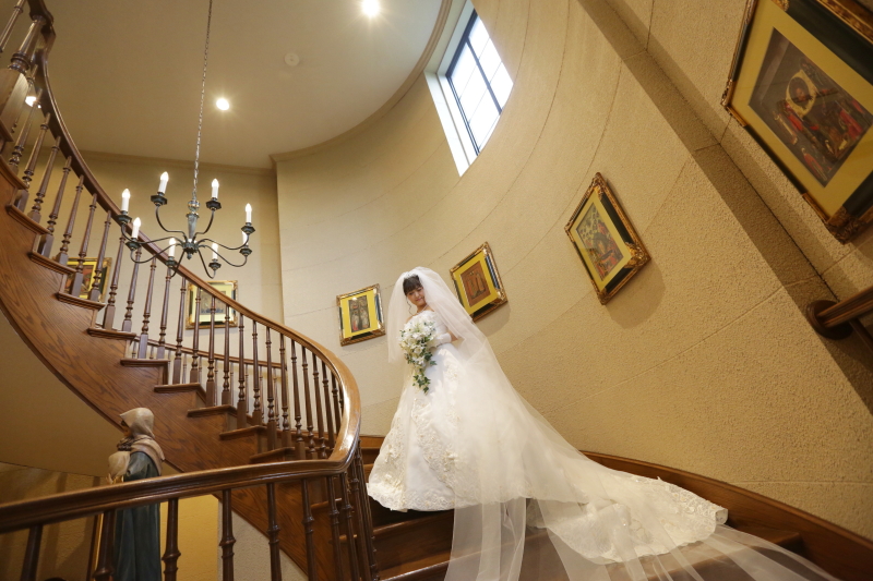 教会ロビーの螺旋階段