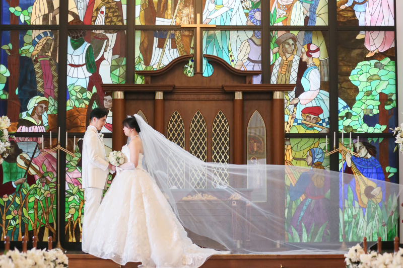 ロングベールをなびかせて