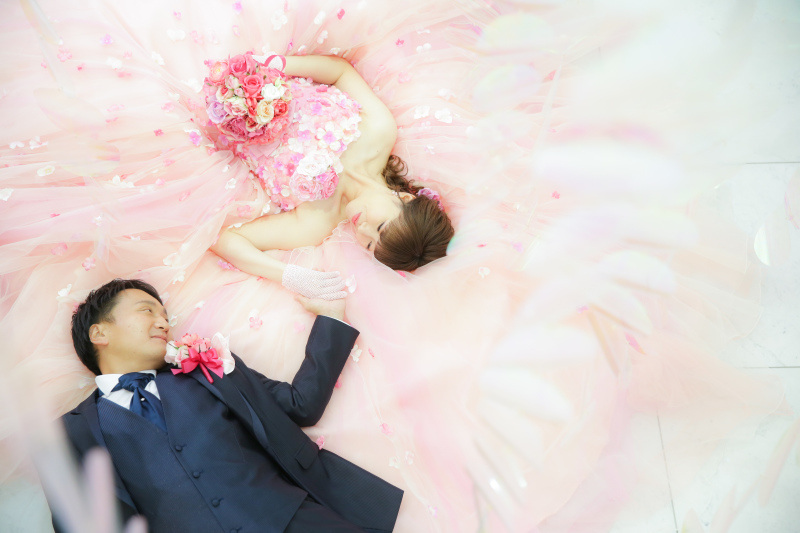 天候にも恵まれて青空の下でのロケーションフォト　〈白ドレス＆色ドレスロケ〉 