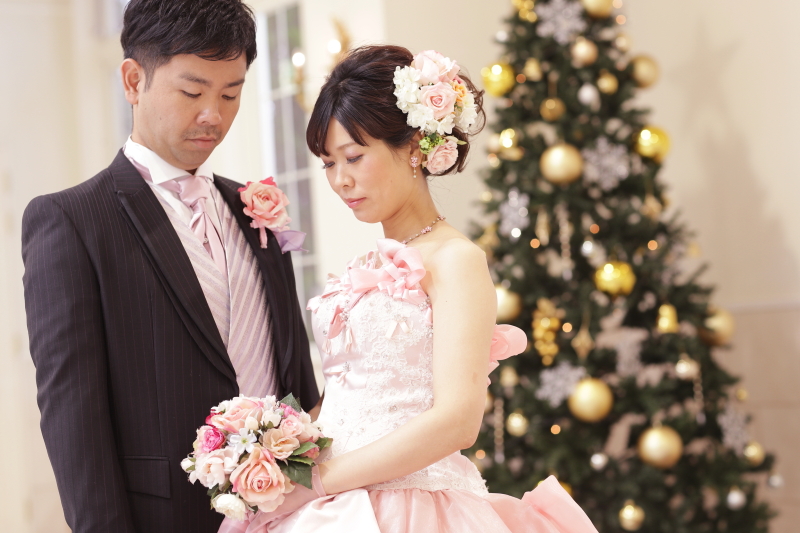 クリスマスシーズンならではの撮影も　〈白ドレス＆色ドレスロケ〉 