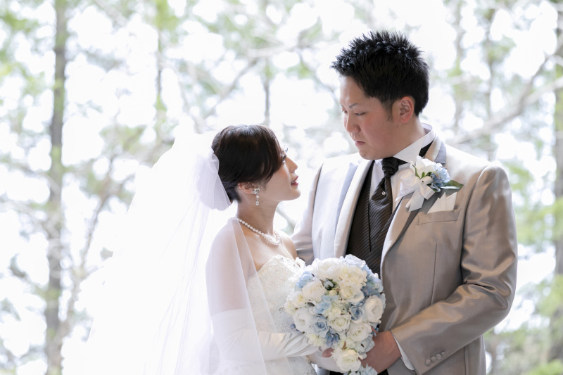 教会外は緑がいっぱい