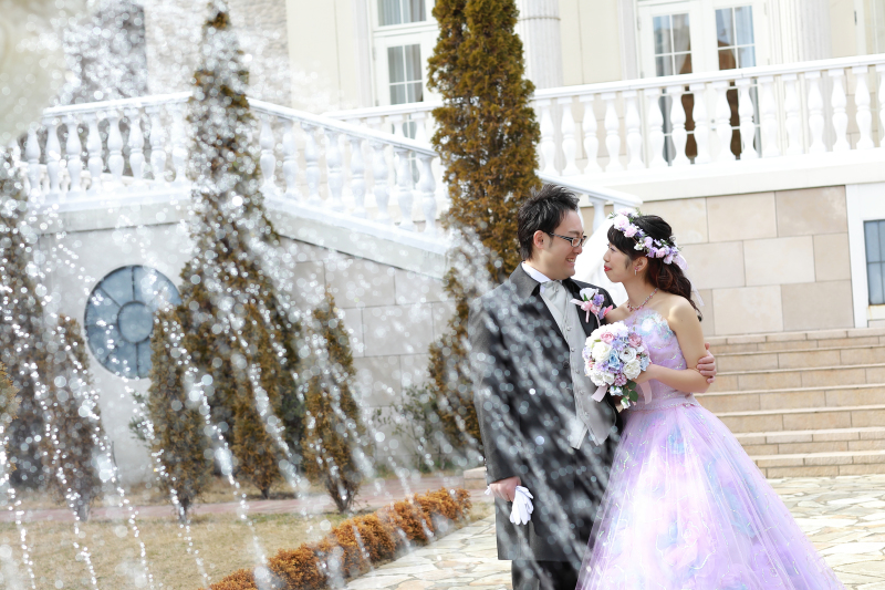 噴水越しのふたり