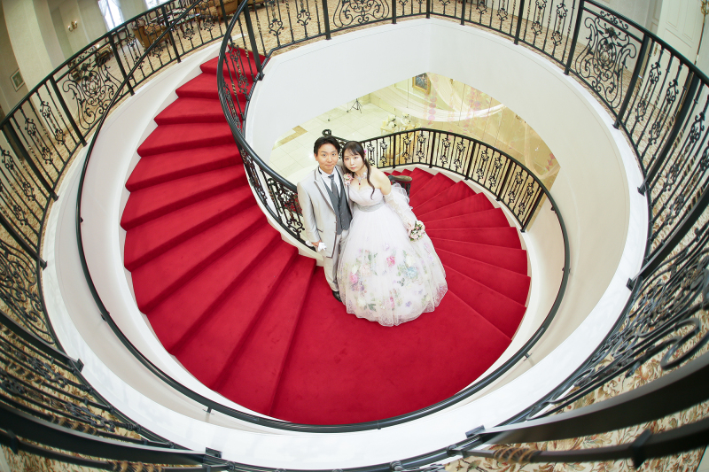 ドレスが映える螺旋階段