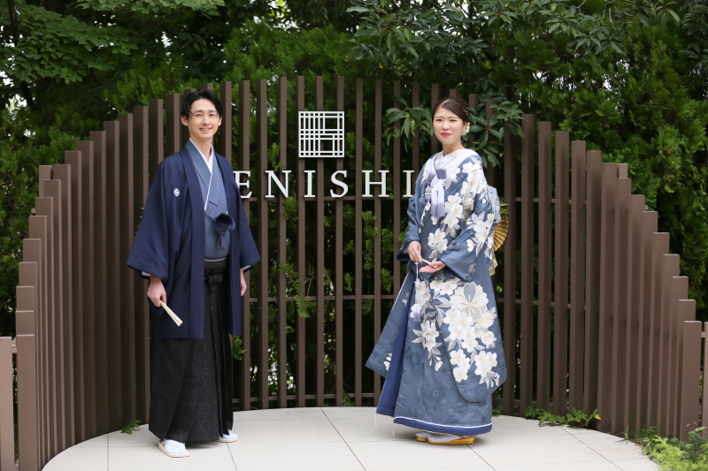 ドレスは教会・和装は和モダンな披露宴会場での和洋撮影 〈白ドレス&色打掛ロケ〉