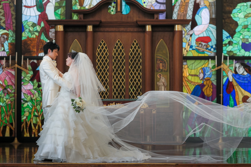 ロングベールをなびかせて