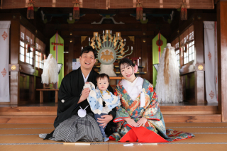 お子様と一緒に神社で和装フォト　〈色打掛ロケ〉