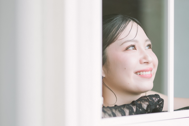 景色を眺める新婦様