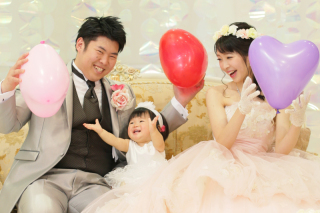 お子様とパパママ結婚式前撮り撮影　〈白ドレス＆色ドレスロケ〉 