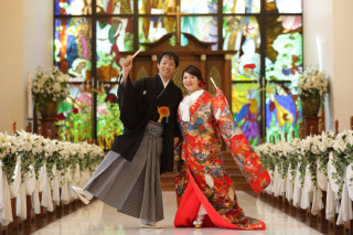 教会で和装フォト!?和洋折衷の2着プラン　〈色打掛＆色ドレスロケ〉 