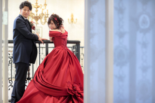 洋装2着で結婚式の前撮り　〈白ドレス＆色ドレス結婚式前撮りロケ〉 