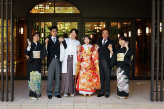 ご両親様も正装しての家族フォトウェディング　〈白ドレス＆色打掛ロケ〉 
