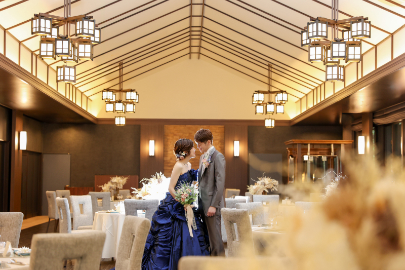 和モダンな会場内で