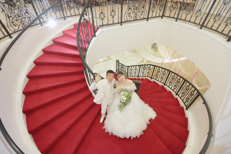ドレスが映える螺旋階段