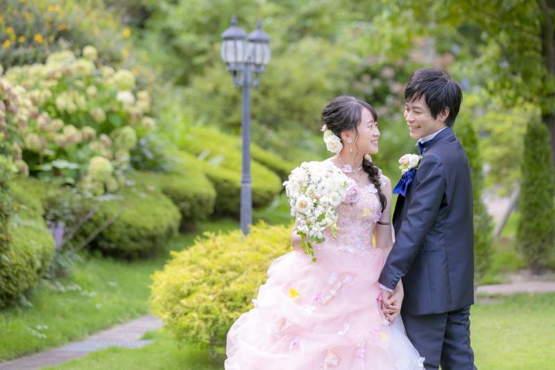 夏は鮮やかな緑の中で