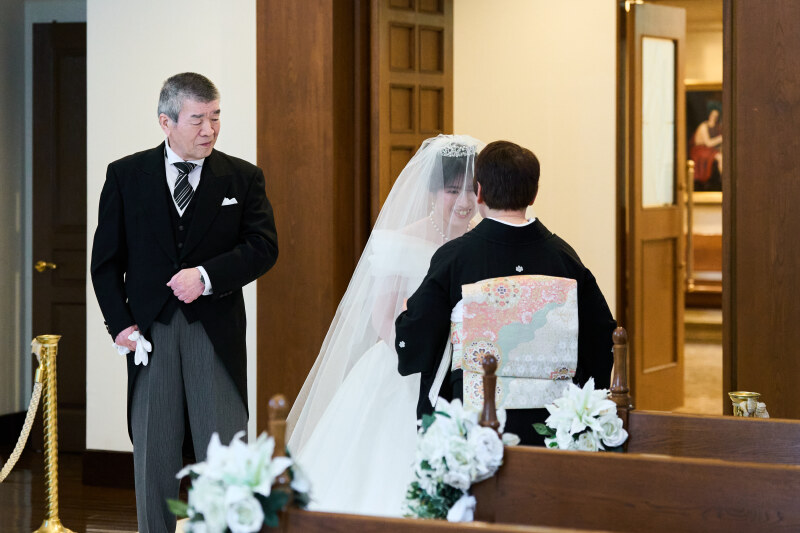 ウェディングドレスへ