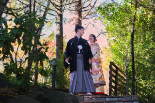 ジャパニーズモダンな会場でロケーションフォト　〈色打掛ロケ〉