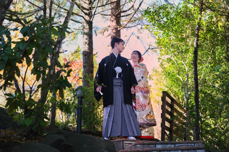 ジャパニーズモダンな会場でロケーションフォト　〈色打掛ロケ〉