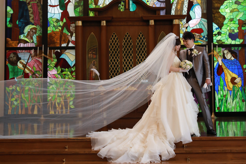 ステンドグラスとドレス