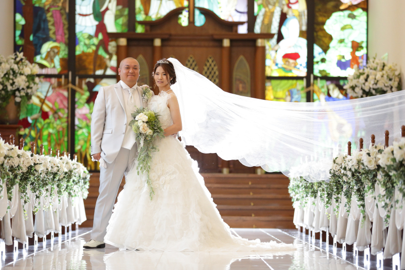 ロングベールをなびかせて