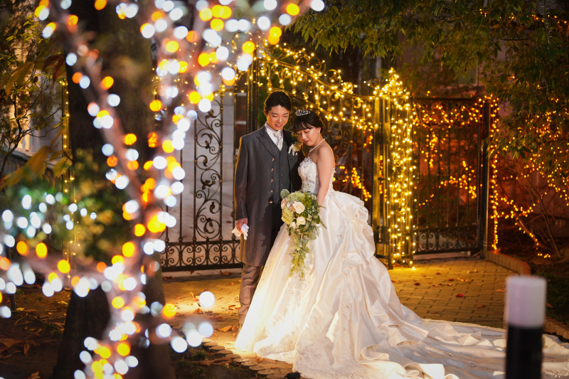 イルミネーションの中でも。王道の教会×ウェディングドレス　〈白ドレスロケ〉 