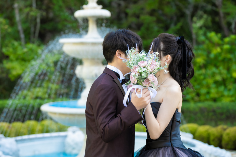 噴水をバックに