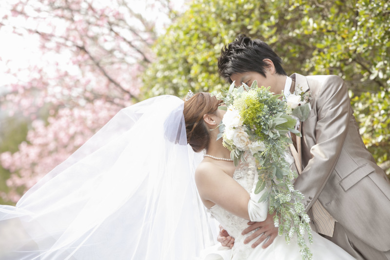 桜満開の中で教会・披露宴会場ロケーション　〈白ドレス＆色ドレス前撮りロケ〉