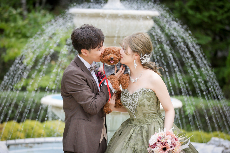 郊外の結婚式場だからこそ叶うペットと一緒の撮影